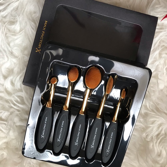New Max Factor Makeup Brush set on amazing offer!✨ - Picture 9 of 15